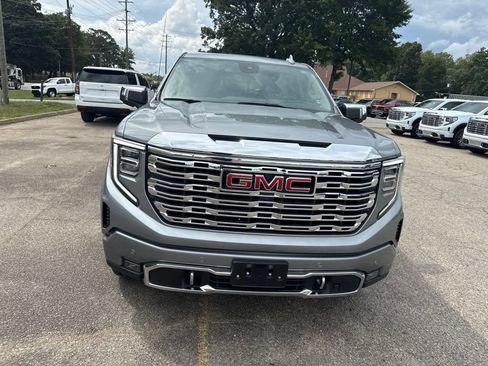 Used 2025 GMC Sierra 1500 Denali w/ Denali Reserve Package AWD/4WD image 8