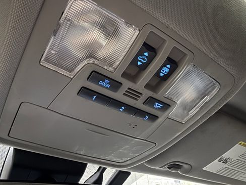 Used 2018 Toyota Highlander Limited image 11