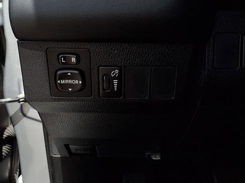 Used 2016 Toyota RAV4 SE image 14