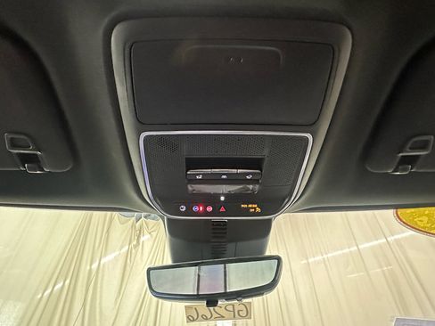 Used 2025 Buick Enclave Avenir image 35