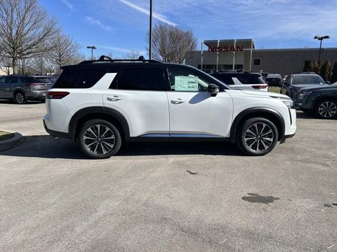 New 2026 Nissan Pathfinder Platinum AWD/4WD image 11