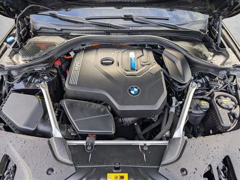 Used 2022 BMW 530e w/ Premium Package image 23
