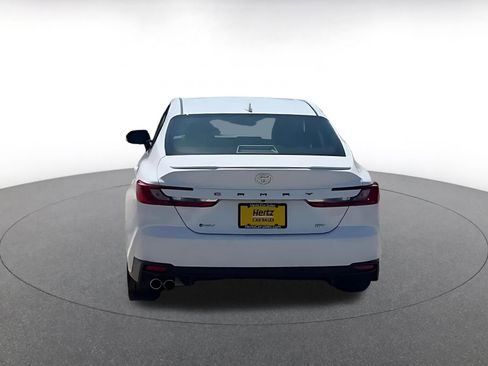 Used 2025 Toyota Camry SE image 12