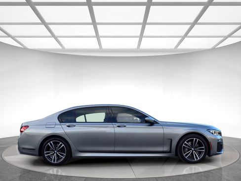 Used 2022 BMW 750i xDrive w/ M Sport Package image 4