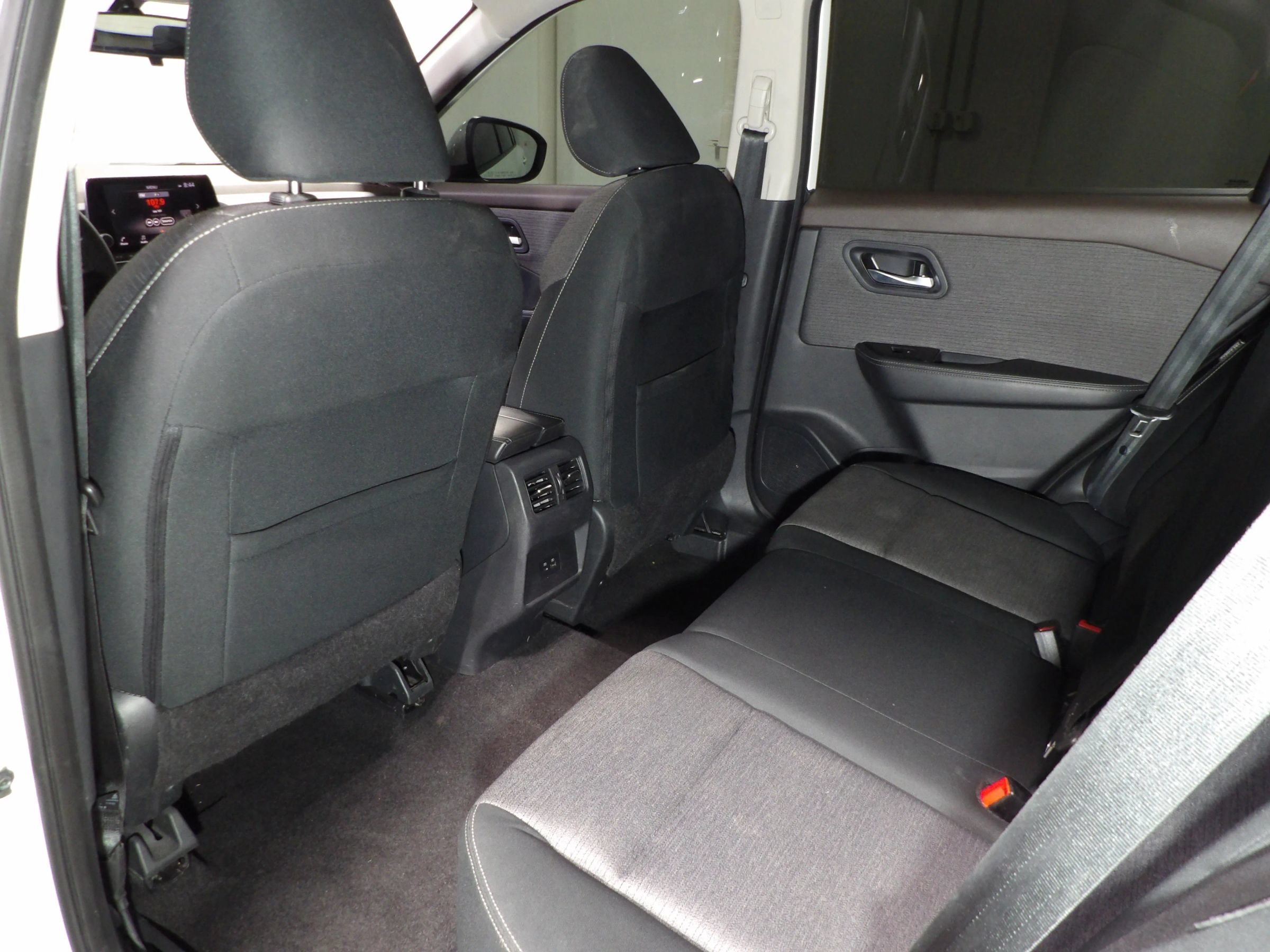 Used 2021 Nissan Rogue SV FWD image 9