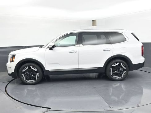 Used 2025 Kia Telluride S FWD image 4