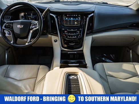 Used 2019 Cadillac Escalade ESV Luxury image 22