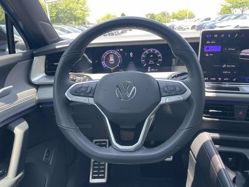 Used 2025 Volkswagen Tiguan SE R-Line AWD/4WD image 14
