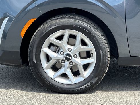 Used 2025 Kia Soul LX w/ LX Technology Package FWD image 25