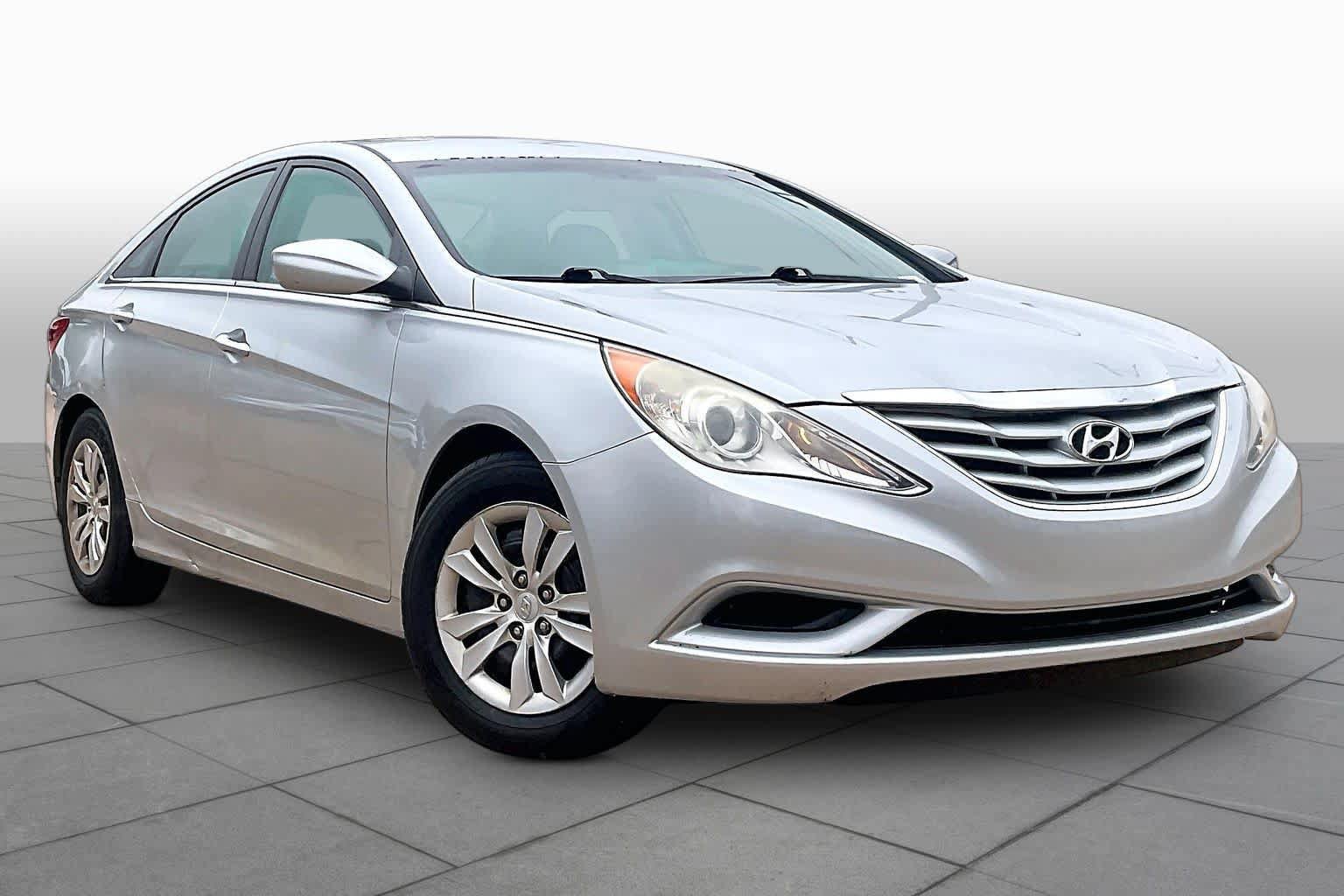 Used 2011 Hyundai Sonata GLS FWD image 2