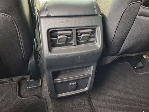 Used 2020 Ford Edge SE image 14