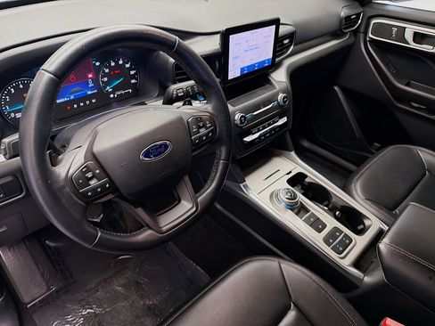 Used 2020 Ford Explorer XLT w/ Equipment Group 202A image 7