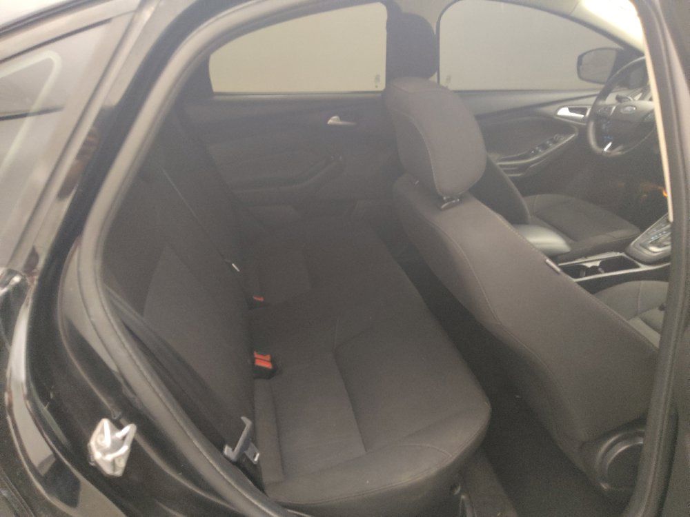 Used 2018 Ford Focus SE w/ SE Appearance Package FWD image 21
