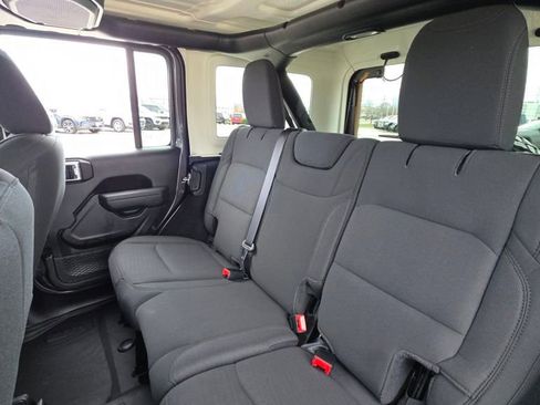 Used 2022 Jeep Wrangler Unlimited Sport image 18