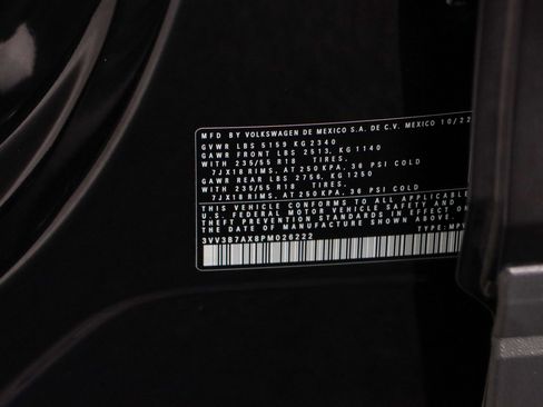 Used 2023 Volkswagen Tiguan SE image 33