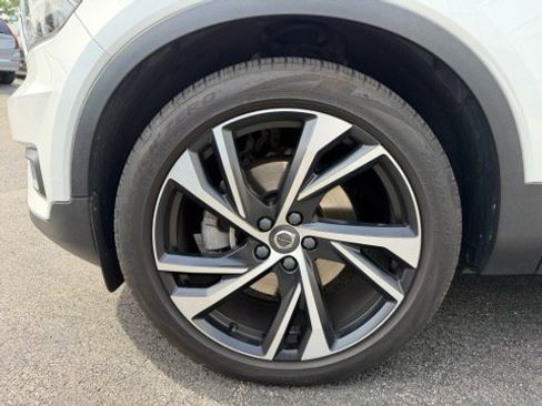 Used 2020 Volvo XC40 T5 R-Design AWD/4WD image 12