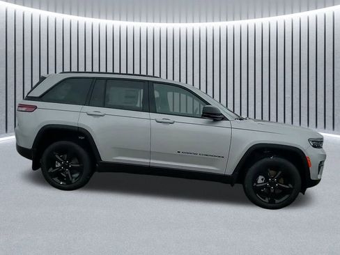 New 2025 Jeep Grand Cherokee Limited w/ Black Appearance Package image 5