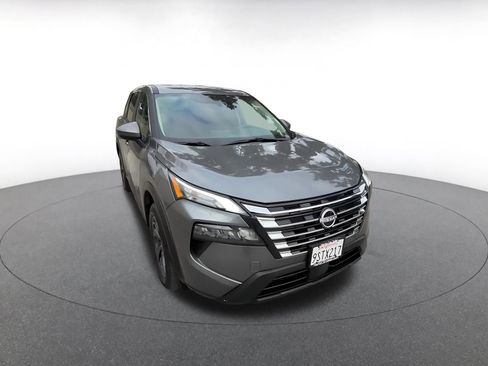 Used 2025 Nissan Rogue SV FWD image 3