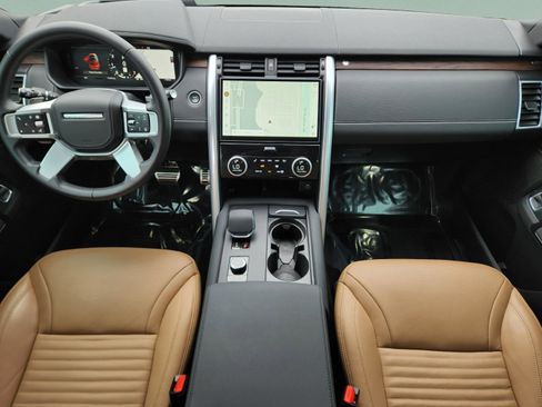 Certified 2025 Land Rover Discovery Dynamic SE AWD/4WD image 23