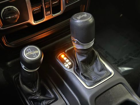 Used 2021 Jeep Wrangler Unlimited Sahara image 24