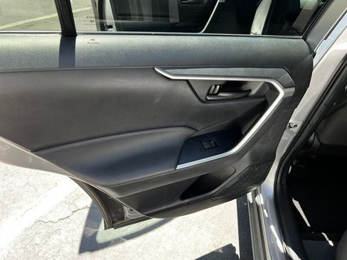 Used 2022 Toyota RAV4 LE AWD/4WD image 19