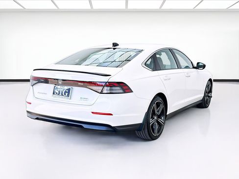 Used 2024 Honda Accord Sport image 4