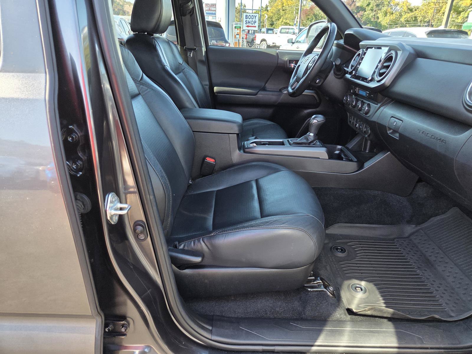 Used 2021 Toyota Tacoma TRD Off-Road w/ TRD Premium Off Road Package AWD/4WD image 20