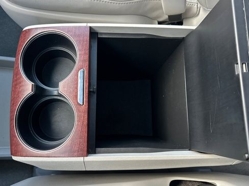 Used 2013 Toyota Sienna XLE image 33