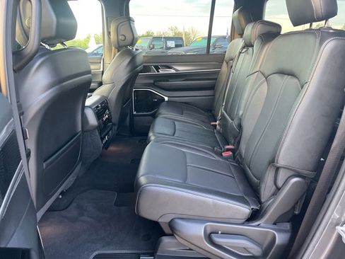 Used 2023 Jeep Wagoneer L Series III w/ Premium Group I AWD/4WD image 23
