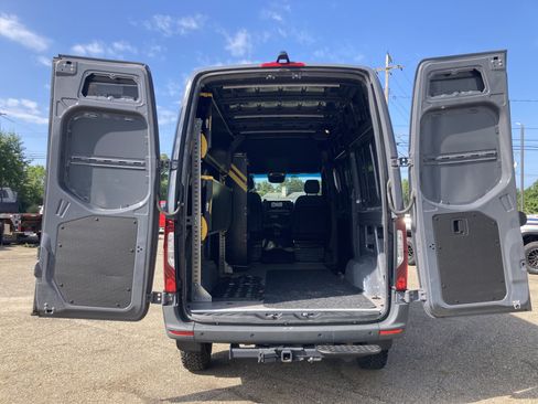 Used 2024 Mercedes-Benz Sprinter 2500 image 14