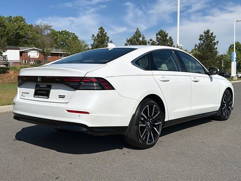 Used 2025 Honda Accord Touring image 2