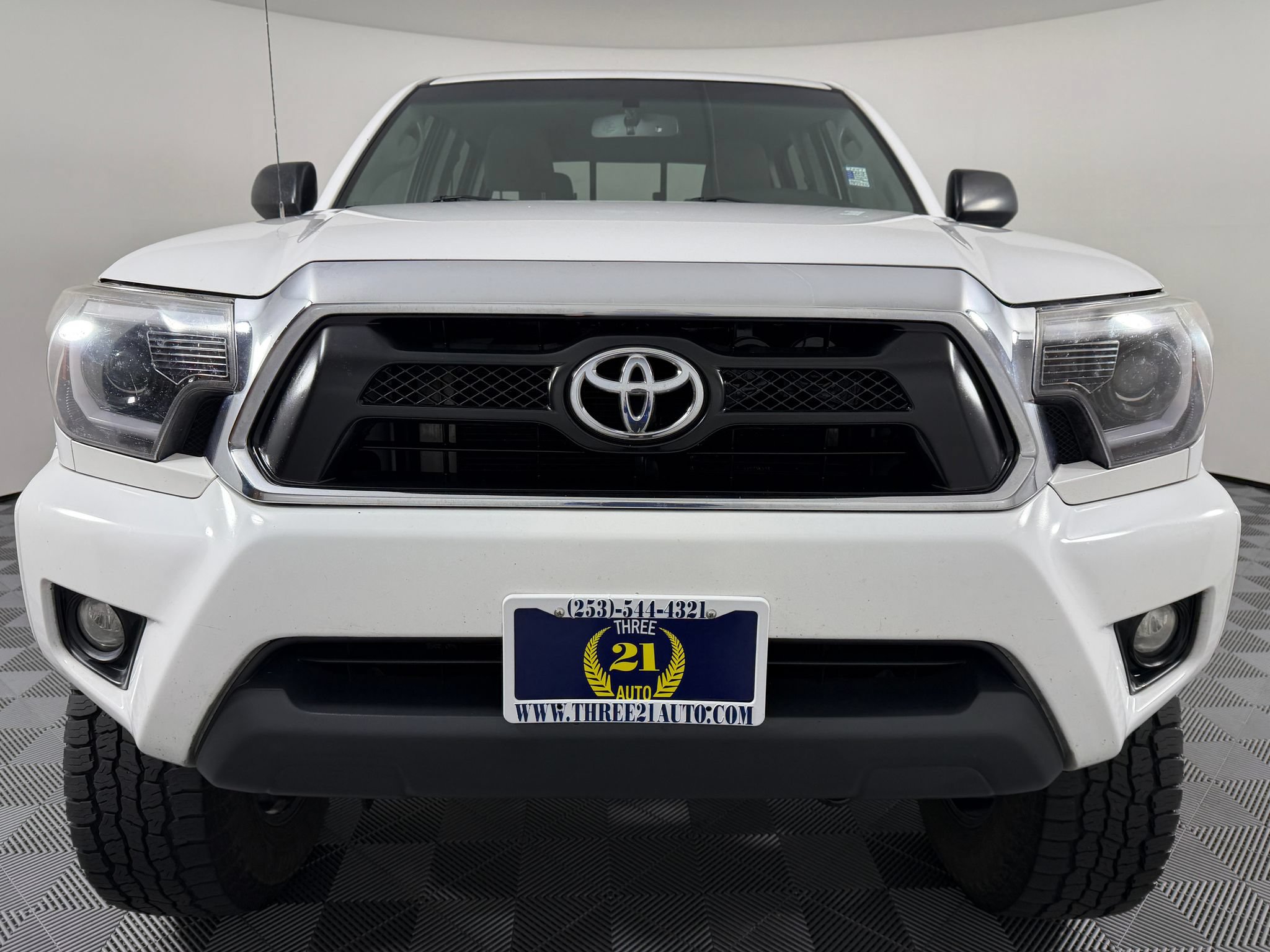 Used 2012 Toyota Tacoma 4x4 Double Cab w/ SR5 Pkg image 3
