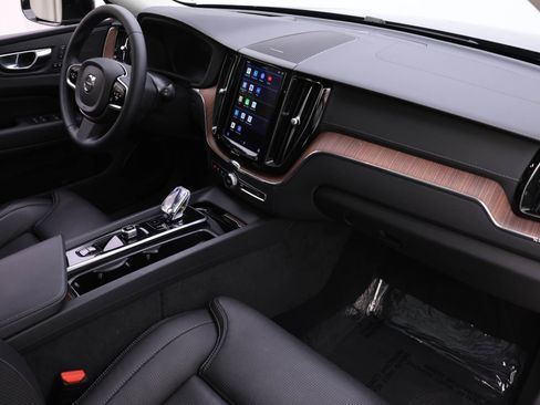 Certified 2023 Volvo XC60 B6 Ultimate w/ Protection Package Premier image 22