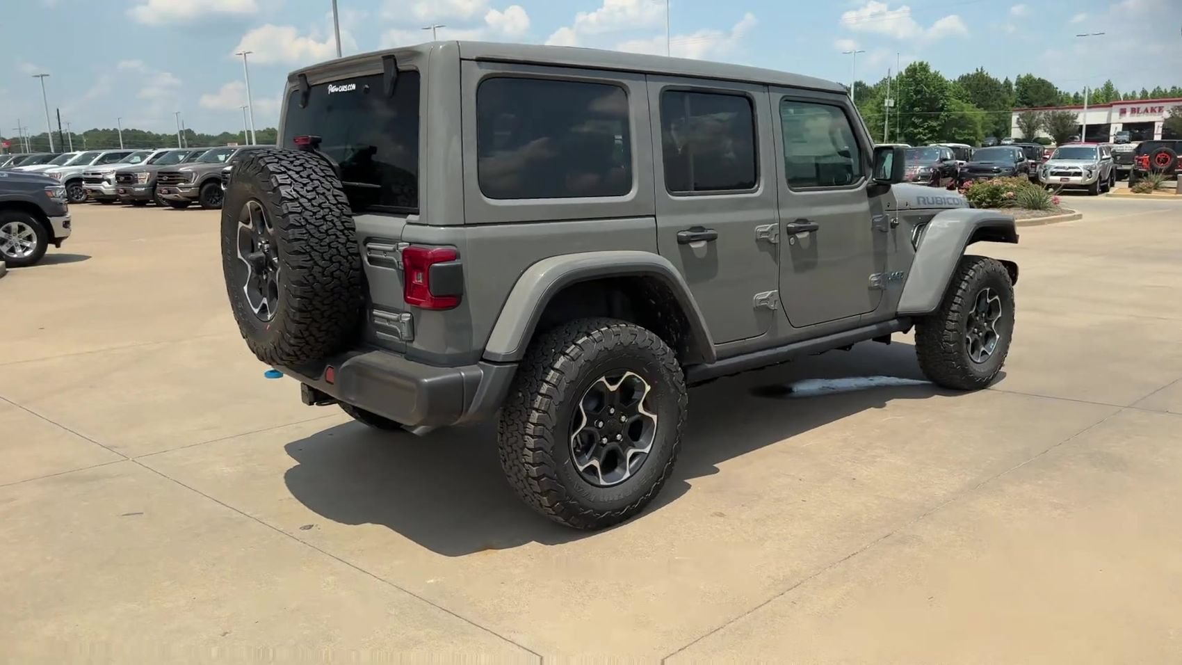New 2023 Jeep Wrangler Unlimited Rubicon 4xe w/ Cold Weather Group AWD/4WD image 8