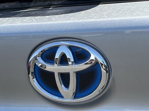 Certified 2025 Toyota Sienna LE FWD image 4