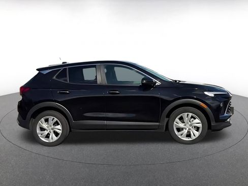 Used 2025 Buick Encore GX Preferred AWD/4WD image 16