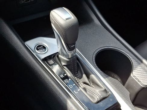 Used 2025 Nissan Altima 2.5 SV FWD image 14