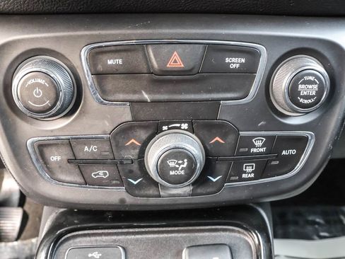 Used 2018 Jeep Compass Altitude w/ Popular Equipment Group image 25