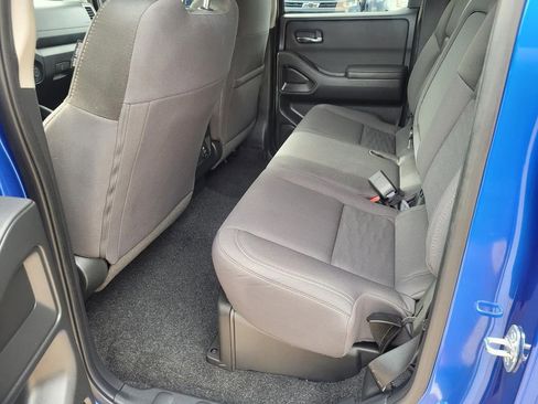 Used 2024 Nissan Frontier SV w/ SV Convenience Package RWD image 3