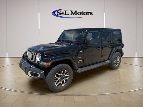Used 2024 Jeep Wrangler Unlimited Sahara AWD/4WD image 3