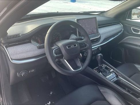 Used 2024 Jeep Compass Latitude image 14