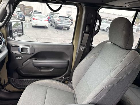 Used 2025 Jeep Wrangler Unlimited Sport AWD/4WD image 15