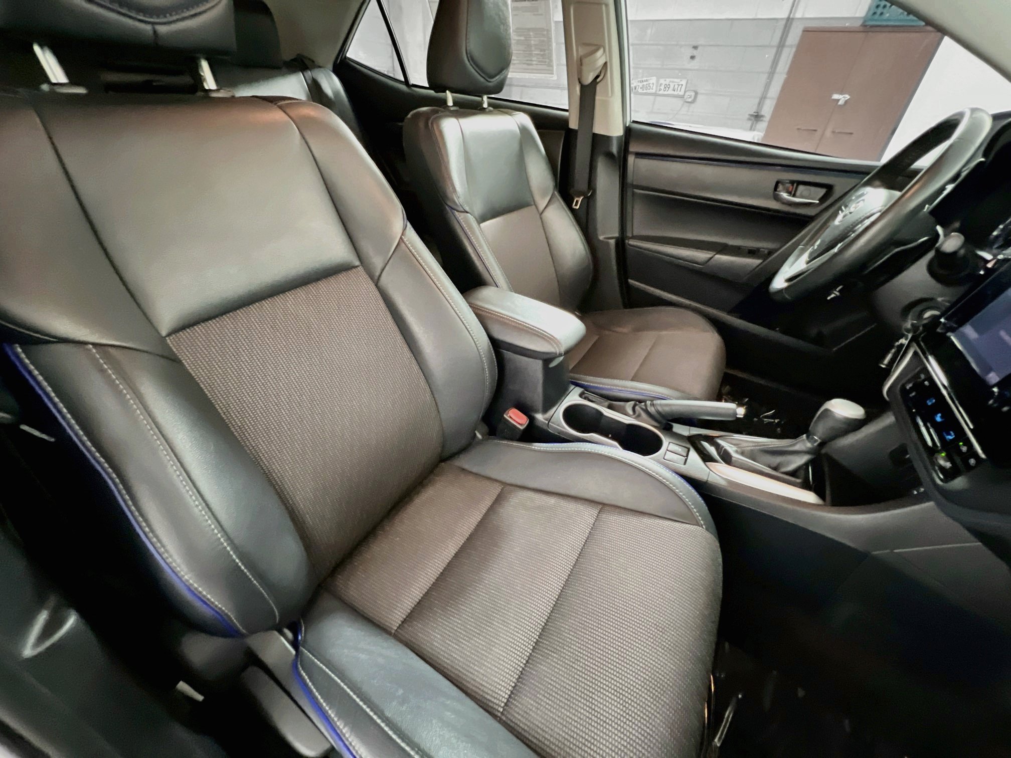 Used 2017 Toyota Corolla SE FWD image 30