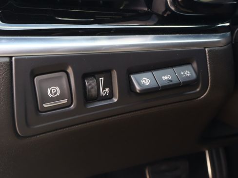 Certified 2025 Cadillac XT6 Sport w/ Technology Package AWD/4WD image 28