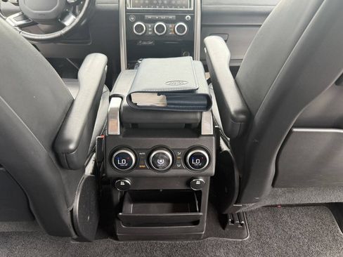 Used 2017 Land Rover Discovery First Edition AWD/4WD image 17