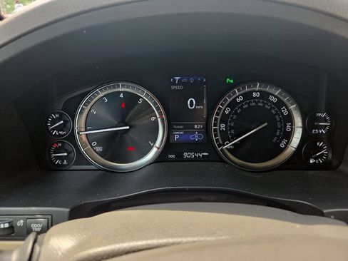 Used 2017 Lexus LX 570 4WD w/ Luxury Package image 22