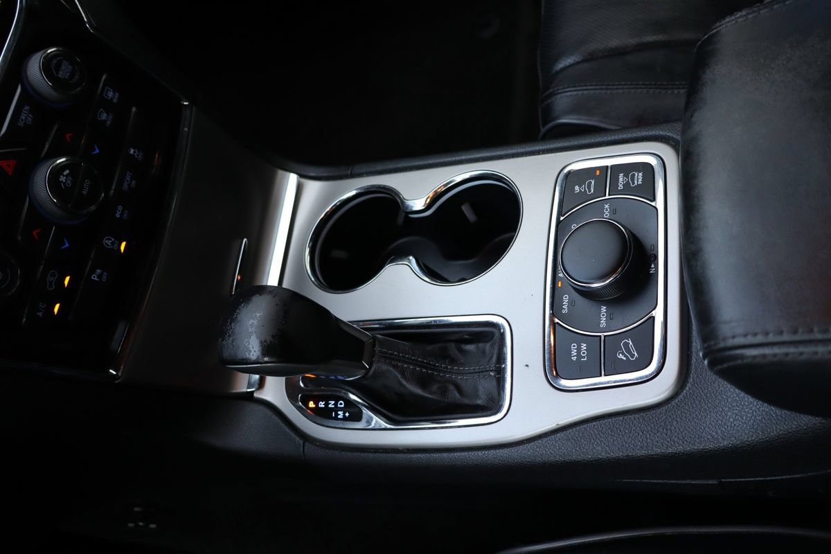 Used 2019 Jeep Grand Cherokee Overland AWD/4WD image 17