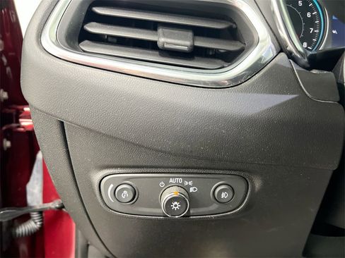 Used 2020 Chevrolet Equinox Premier image 16