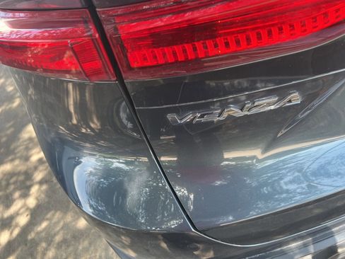 Used 2023 Toyota Venza LE image 3