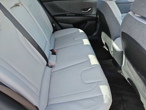 Certified 2022 Hyundai Elantra Limited w/ Cargo Package image 21